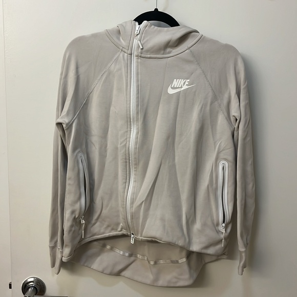 Nike jacket - Picture 2 of 3